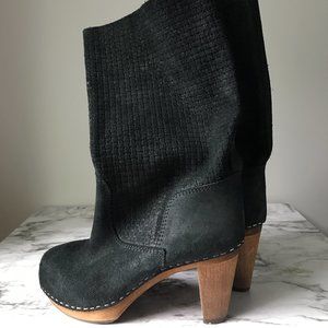 Black Boots with Wooden Heel
